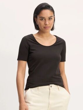 Everlane The Form Scoop Neck Tee NWT Size Medium Black Fitted Minimalist